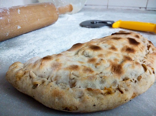 what is a calzone