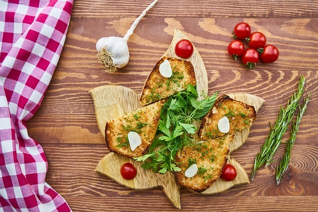 how to make garlic cheese bread