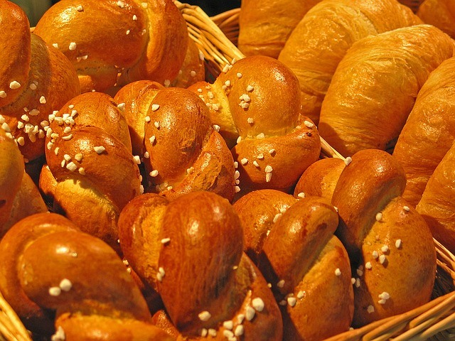 how to make pretzel bread