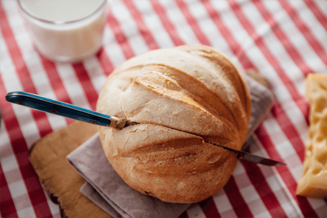 Get more slices with a better bread knife